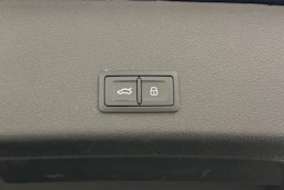 musta Audi Q8 e-tron 2024 kuva 14.