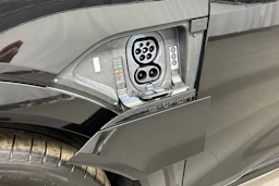 musta Audi Q8 e-tron 2024 kuva 15.