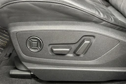 musta Audi Q8 e-tron 2024 kuva 17.
