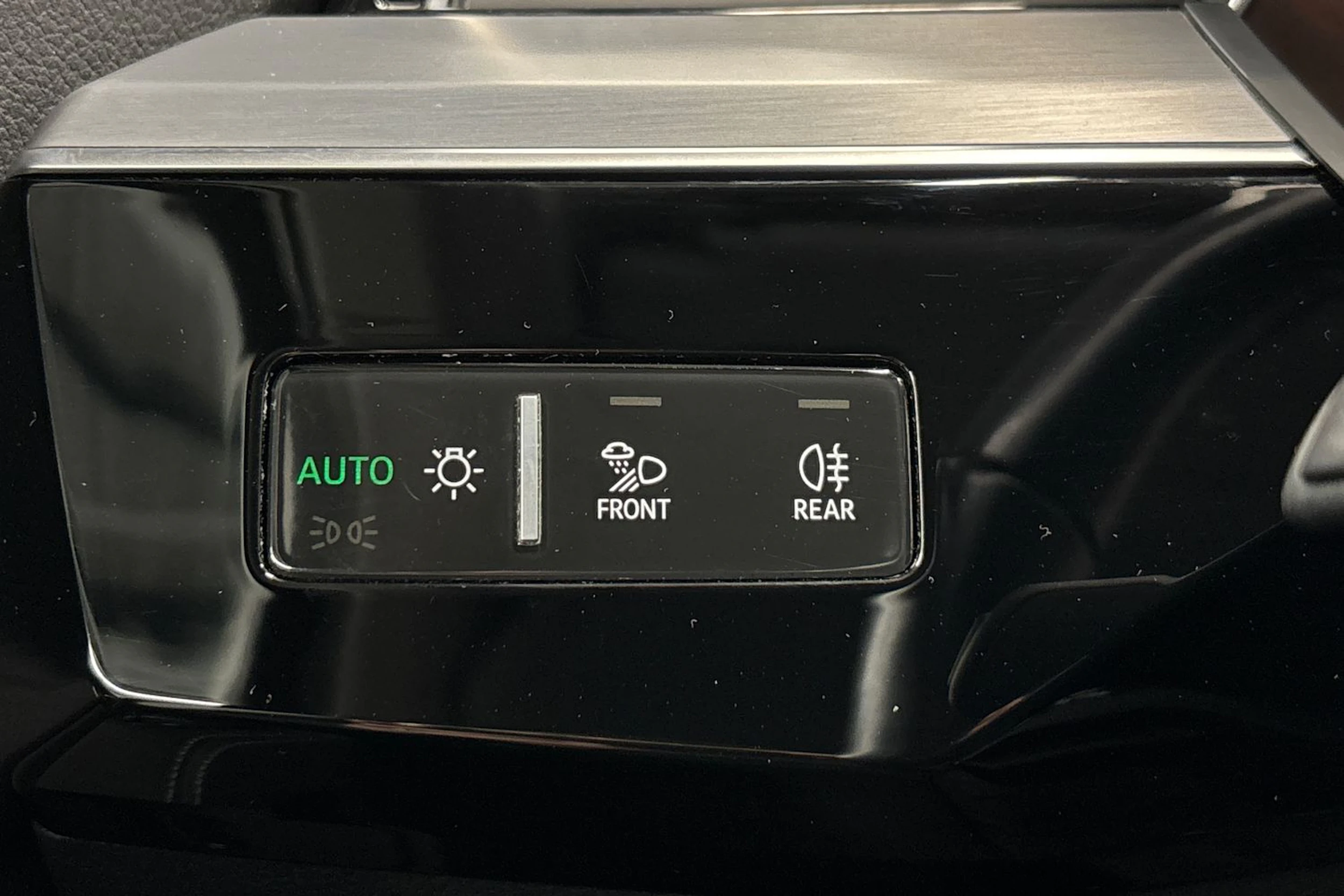 musta Audi Q8 e-tron 2024 kuva 18.
