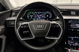 musta Audi Q8 e-tron 2024 kuva 21.