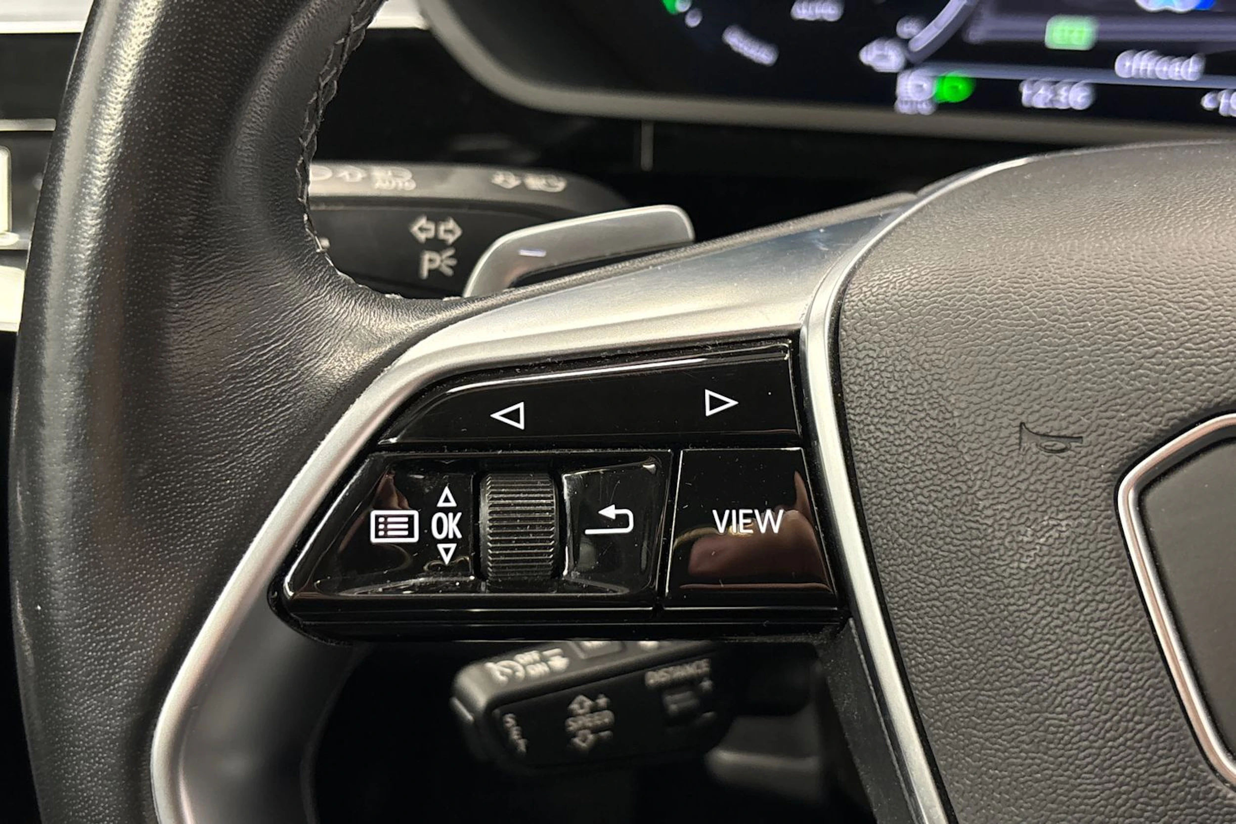 musta Audi Q8 e-tron 2024 kuva 22.