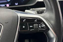 musta Audi Q8 e-tron 2024 kuva 23.