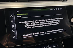 musta Audi Q8 e-tron 2024 kuva 24.