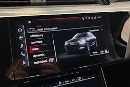 musta Audi Q8 e-tron 2024 kuva 25.
