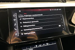 musta Audi Q8 e-tron 2024 kuva 26.