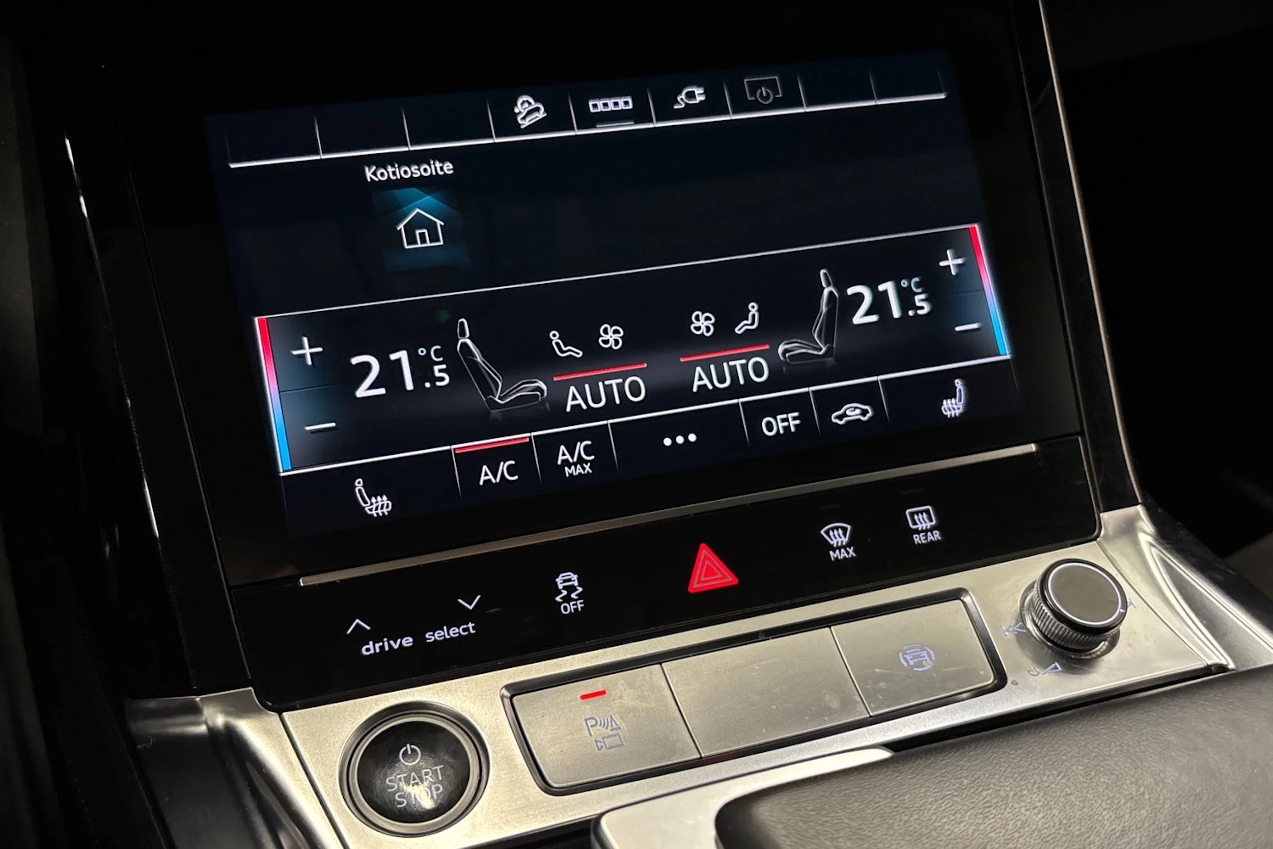 musta Audi Q8 e-tron 2024 kuva 28.