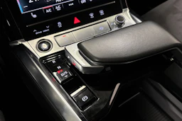 musta Audi Q8 e-tron 2024 kuva 29.