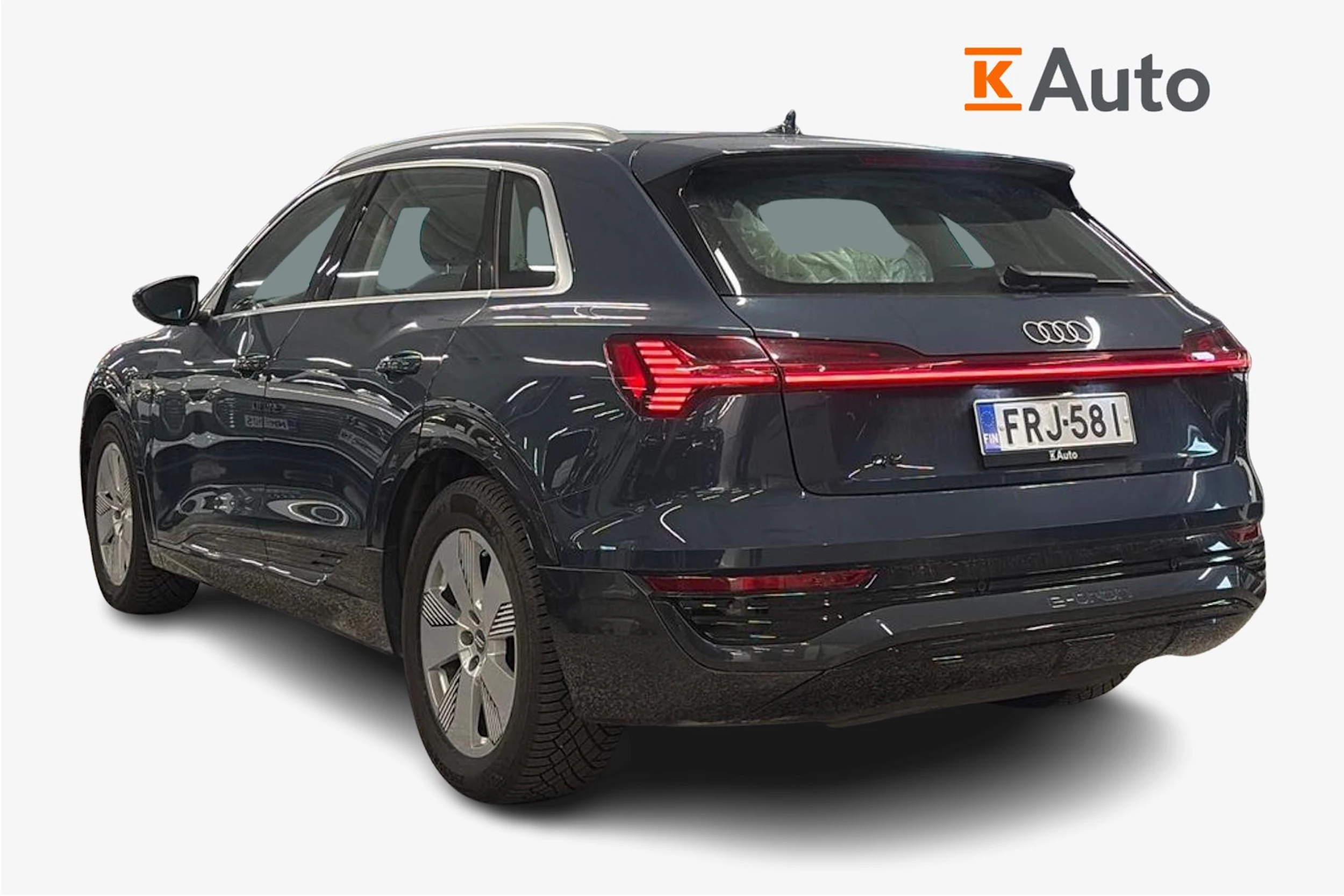 sininen Audi Q8 e-tron 2024 kuva 2.