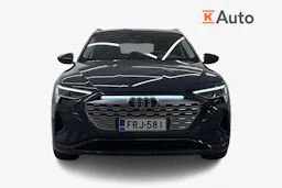 sininen Audi Q8 e-tron 2024 kuva 4.