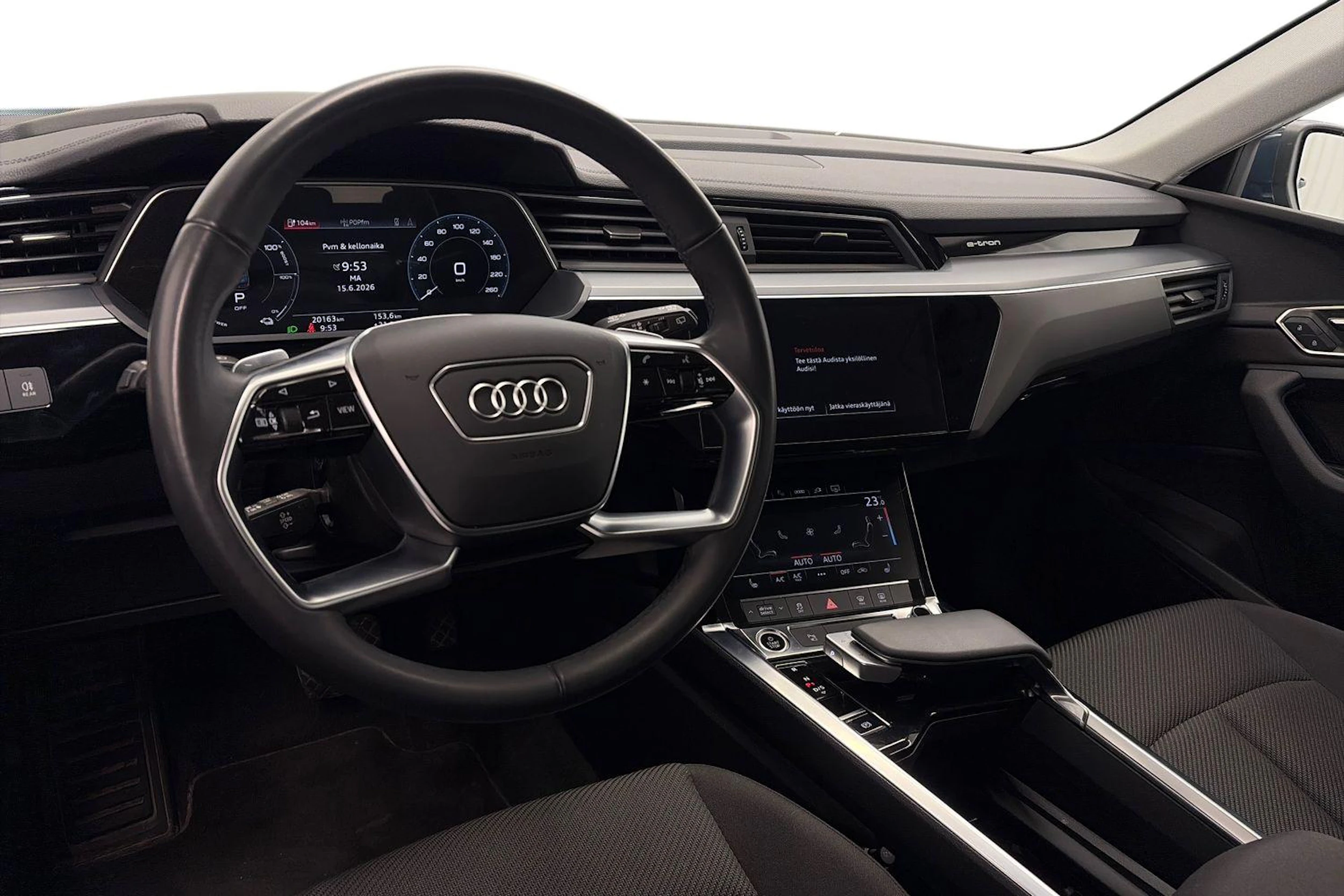 sininen Audi Q8 e-tron 2024 kuva 6.