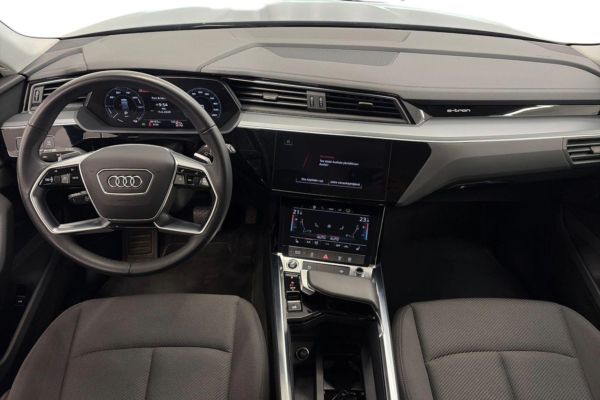 sininen Audi Q8 e-tron 2024 kuva 7.