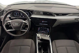 sininen Audi Q8 e-tron 2024 kuva 7.