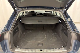 sininen Audi Q8 e-tron 2024 kuva 11.