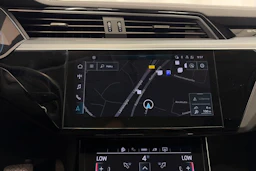 sininen Audi Q8 e-tron 2024 kuva 18.