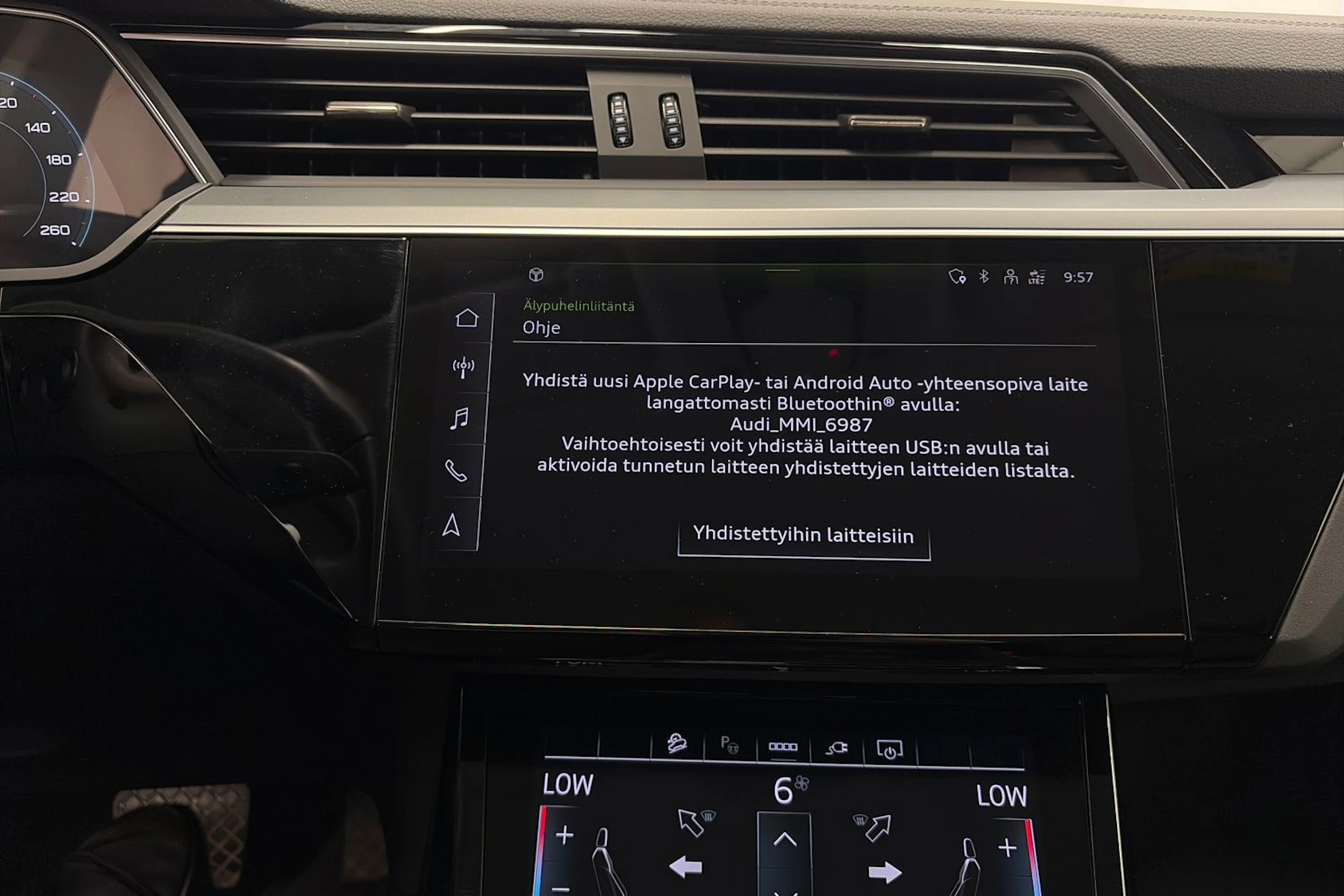 sininen Audi Q8 e-tron 2024 kuva 20.
