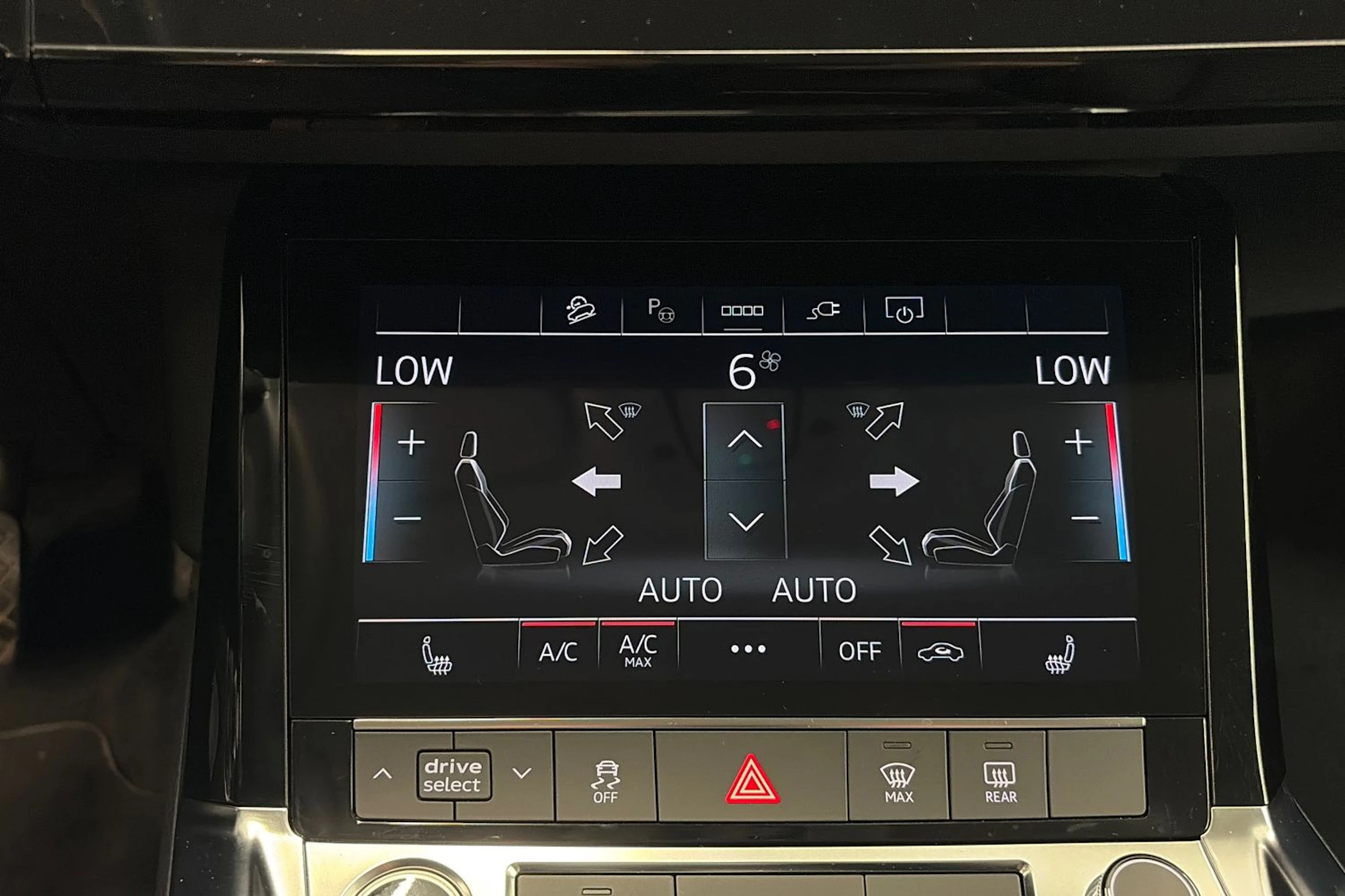 sininen Audi Q8 e-tron 2024 kuva 23.
