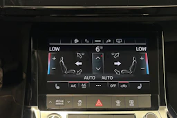 sininen Audi Q8 e-tron 2024 kuva 23.