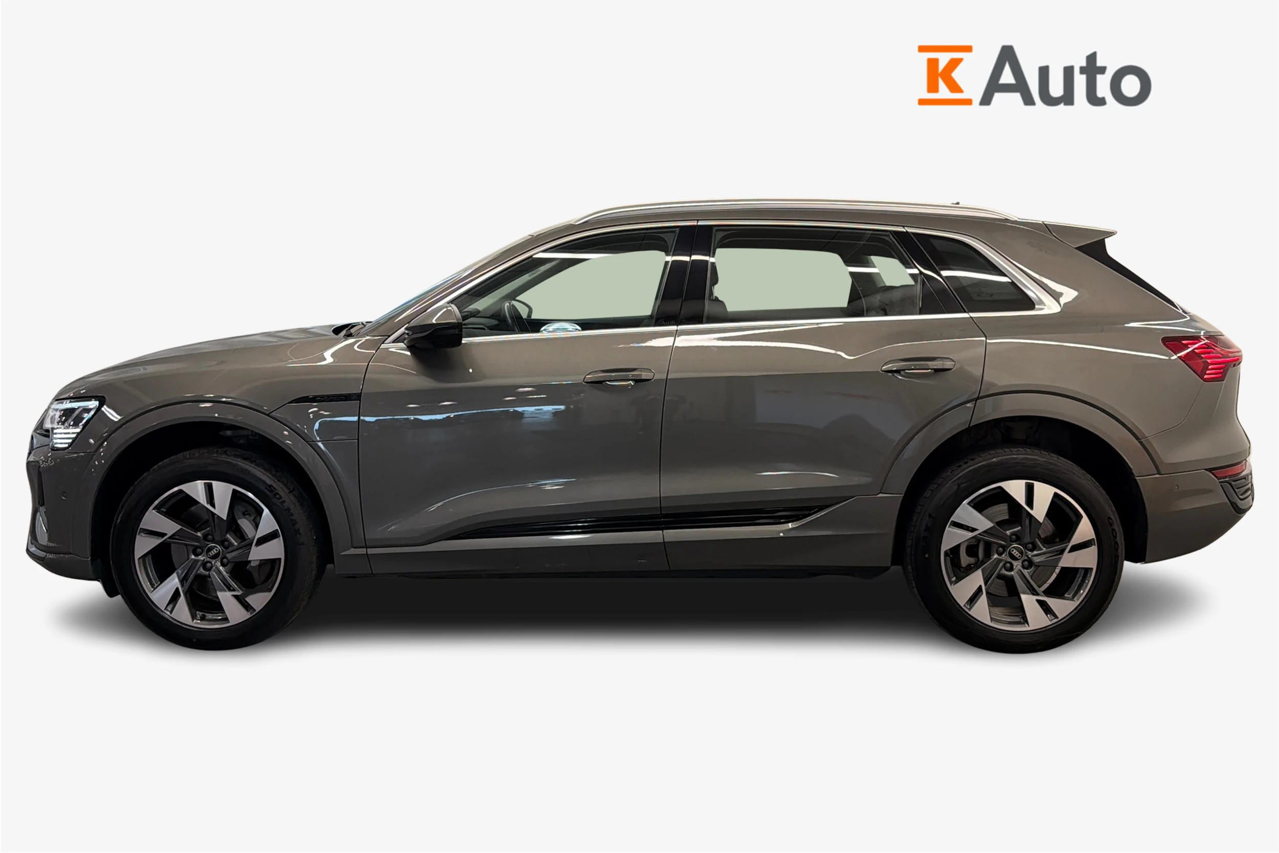 harmaa Audi Q8 e-tron 2024 kuva 5.