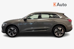 harmaa Audi Q8 e-tron 2024 kuva 5.