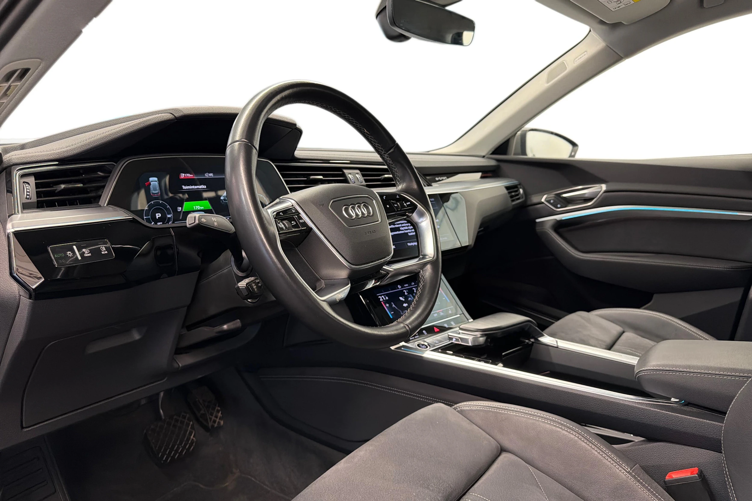 harmaa Audi Q8 e-tron 2024 kuva 6.