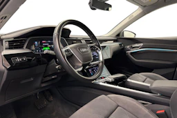 harmaa Audi Q8 e-tron 2024 kuva 6.