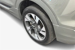 harmaa Audi Q8 e-tron 2024 kuva 9.
