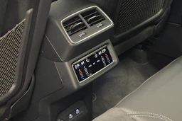 harmaa Audi Q8 e-tron 2024 kuva 13.
