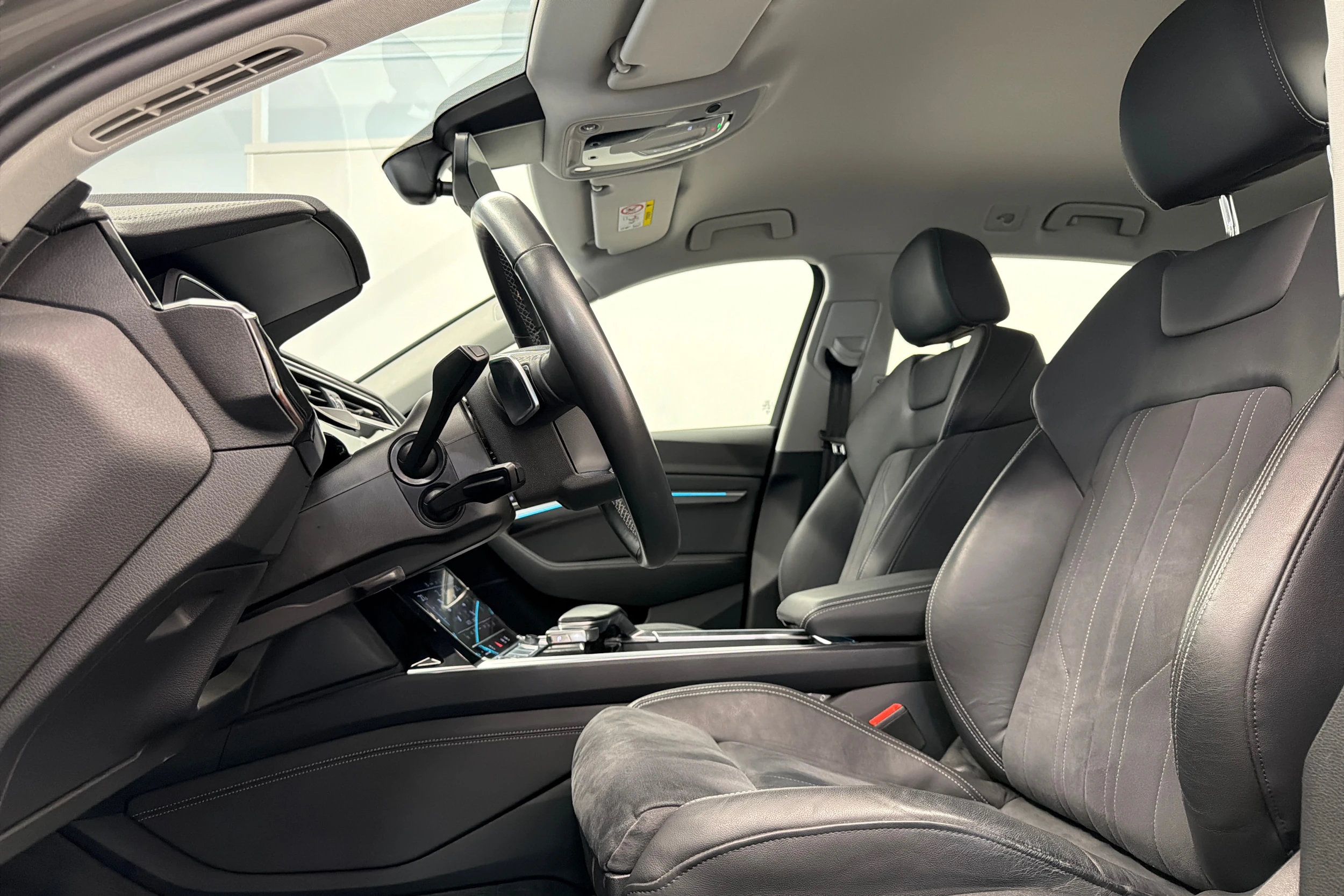 harmaa Audi Q8 e-tron 2024 kuva 14.