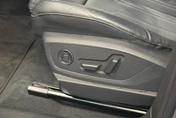 harmaa Audi Q8 e-tron 2024 kuva 15.