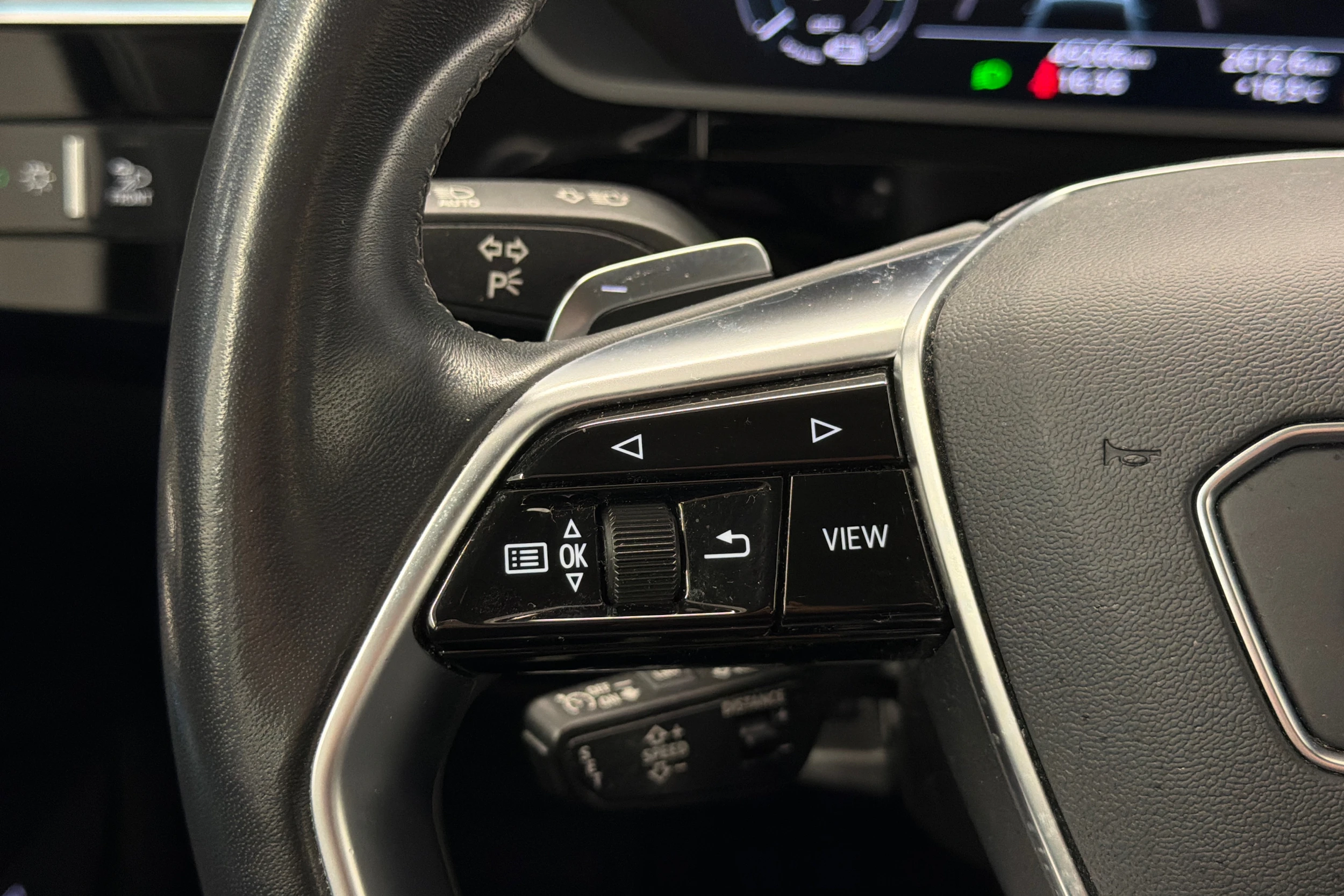 harmaa Audi Q8 e-tron 2024 kuva 17.