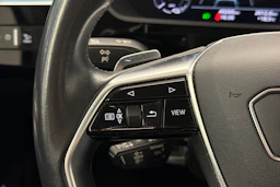 harmaa Audi Q8 e-tron 2024 kuva 17.