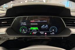 harmaa Audi Q8 e-tron 2024 kuva 20.