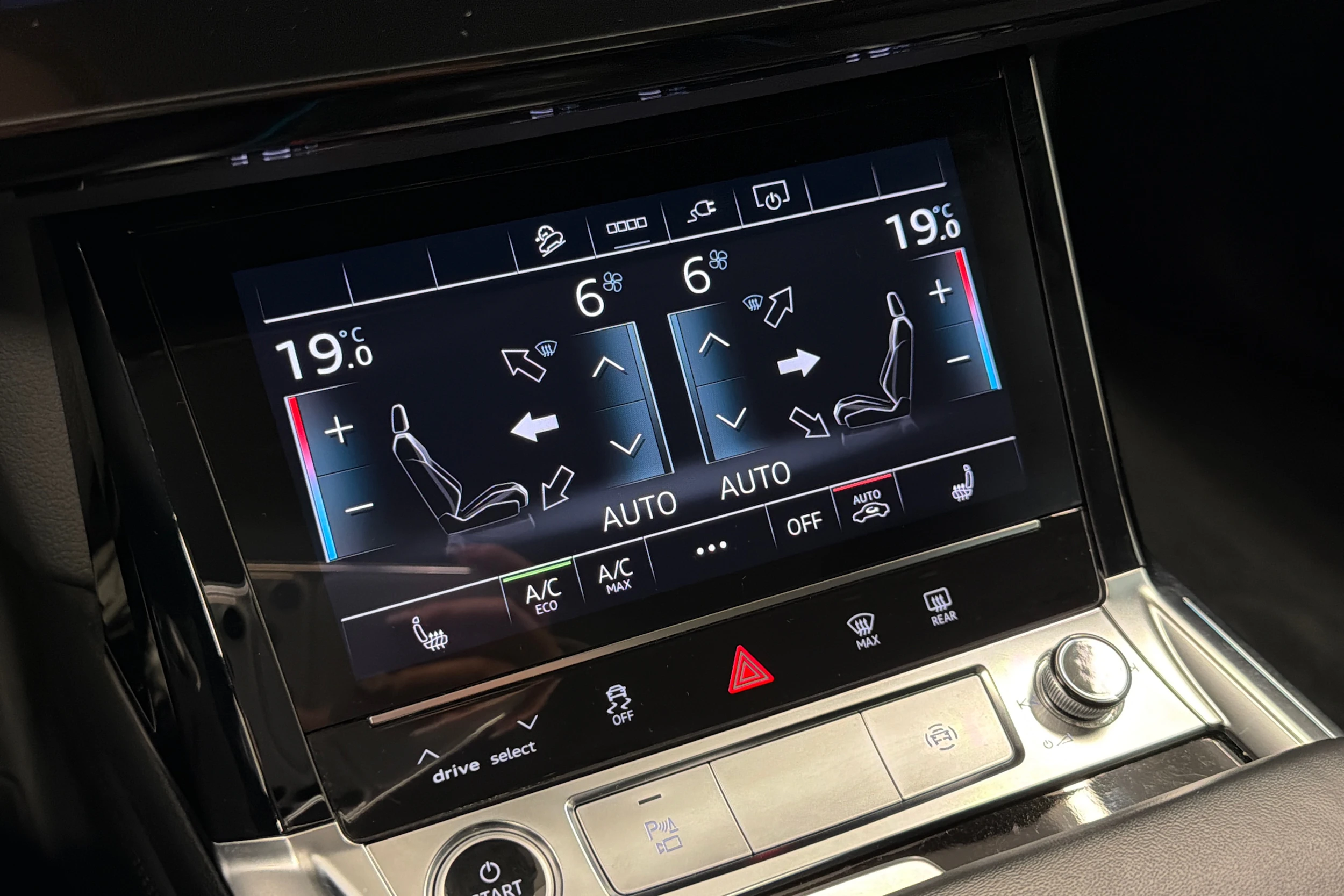 harmaa Audi Q8 e-tron 2024 kuva 25.