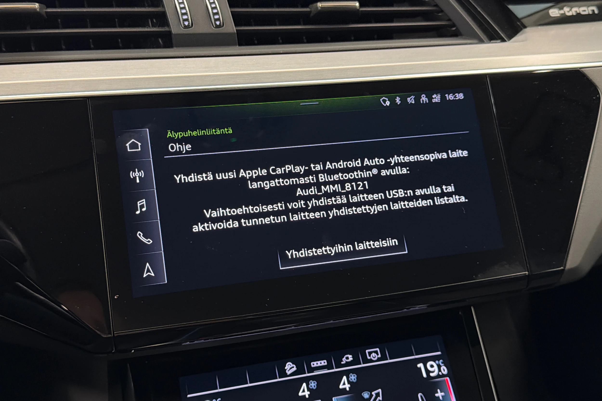 harmaa Audi Q8 e-tron 2024 kuva 27.