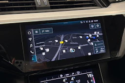 harmaa Audi Q8 e-tron 2024 kuva 28.