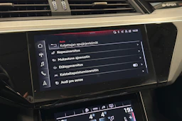 harmaa Audi Q8 e-tron 2024 kuva 30.