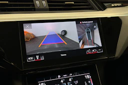 harmaa Audi Q8 e-tron 2024 kuva 31.