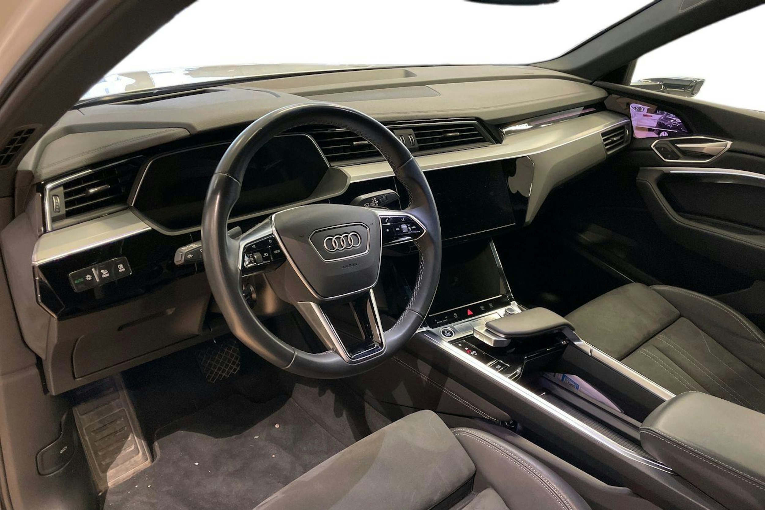 met. valkoinen Audi Q8 e-tron 2024 kuva 3.