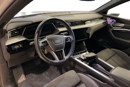 met. valkoinen Audi Q8 e-tron 2024 kuva 3.