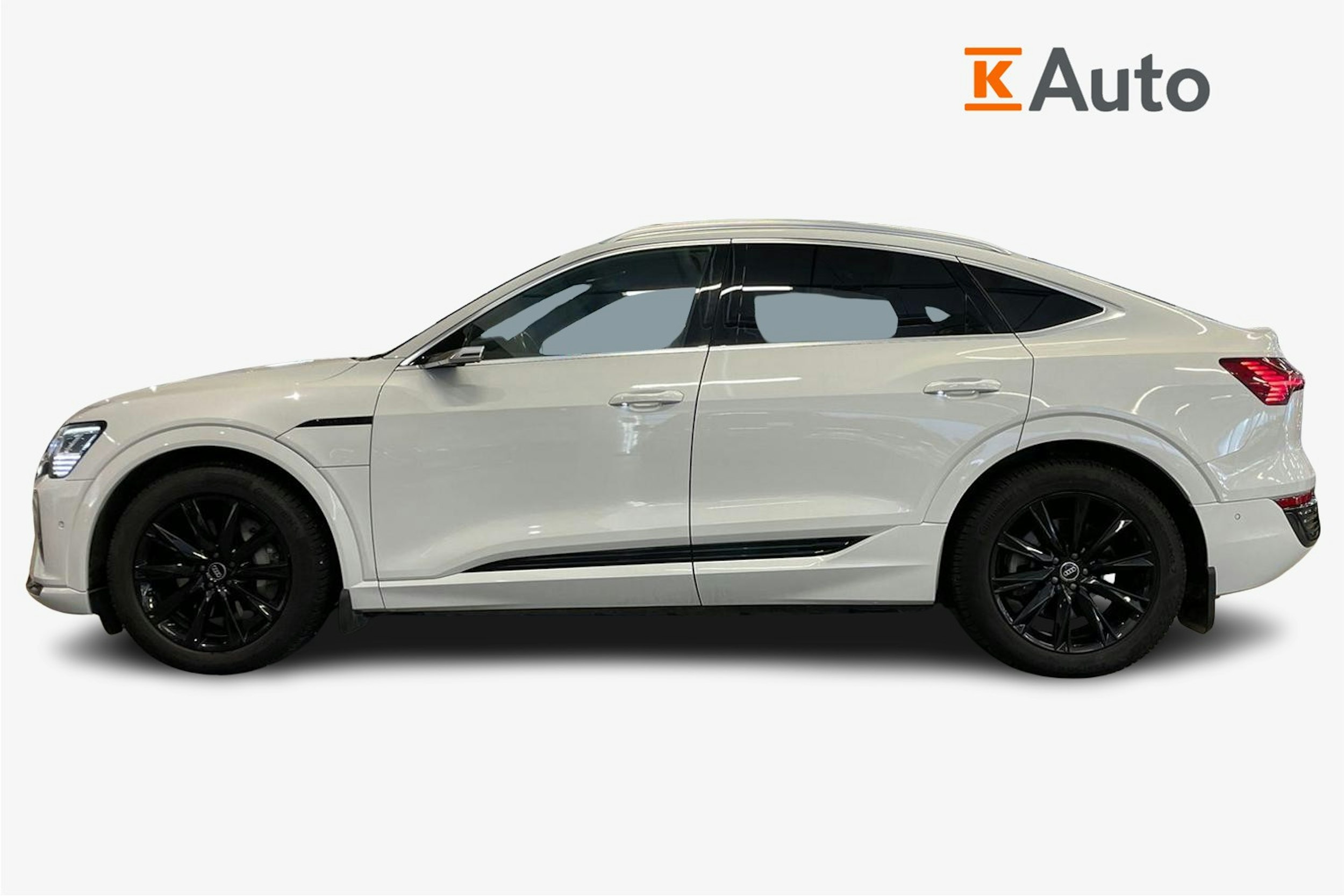 met. valkoinen Audi Q8 e-tron 2024 kuva 6.