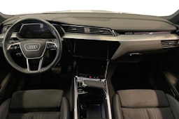 met. valkoinen Audi Q8 e-tron 2024 kuva 9.