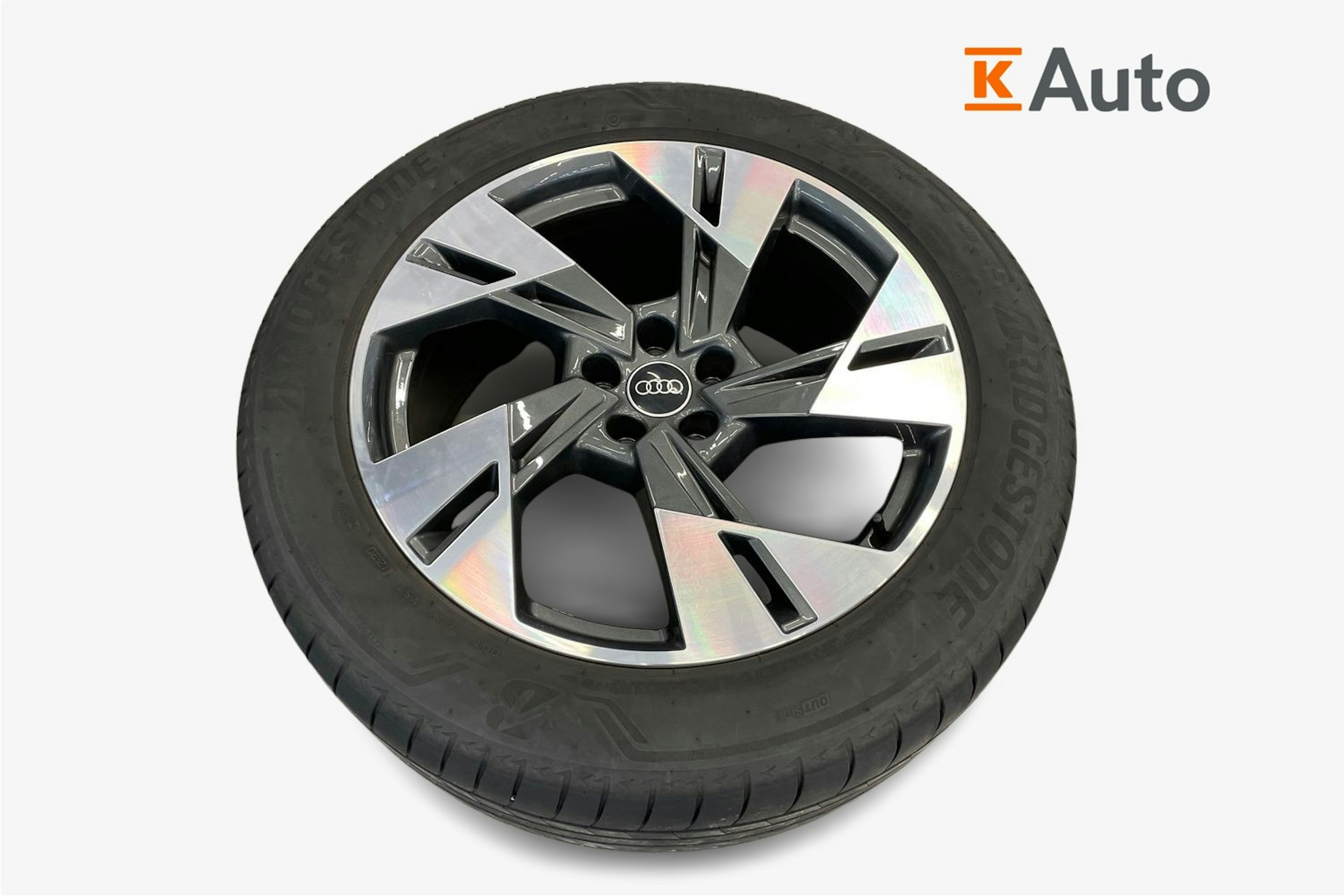 met. valkoinen Audi Q8 e-tron 2024 kuva 11.