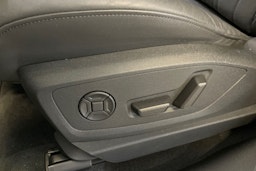 met. valkoinen Audi Q8 e-tron 2024 kuva 17.