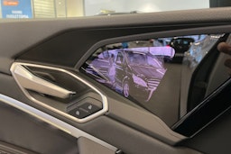 met. valkoinen Audi Q8 e-tron 2024 kuva 19.