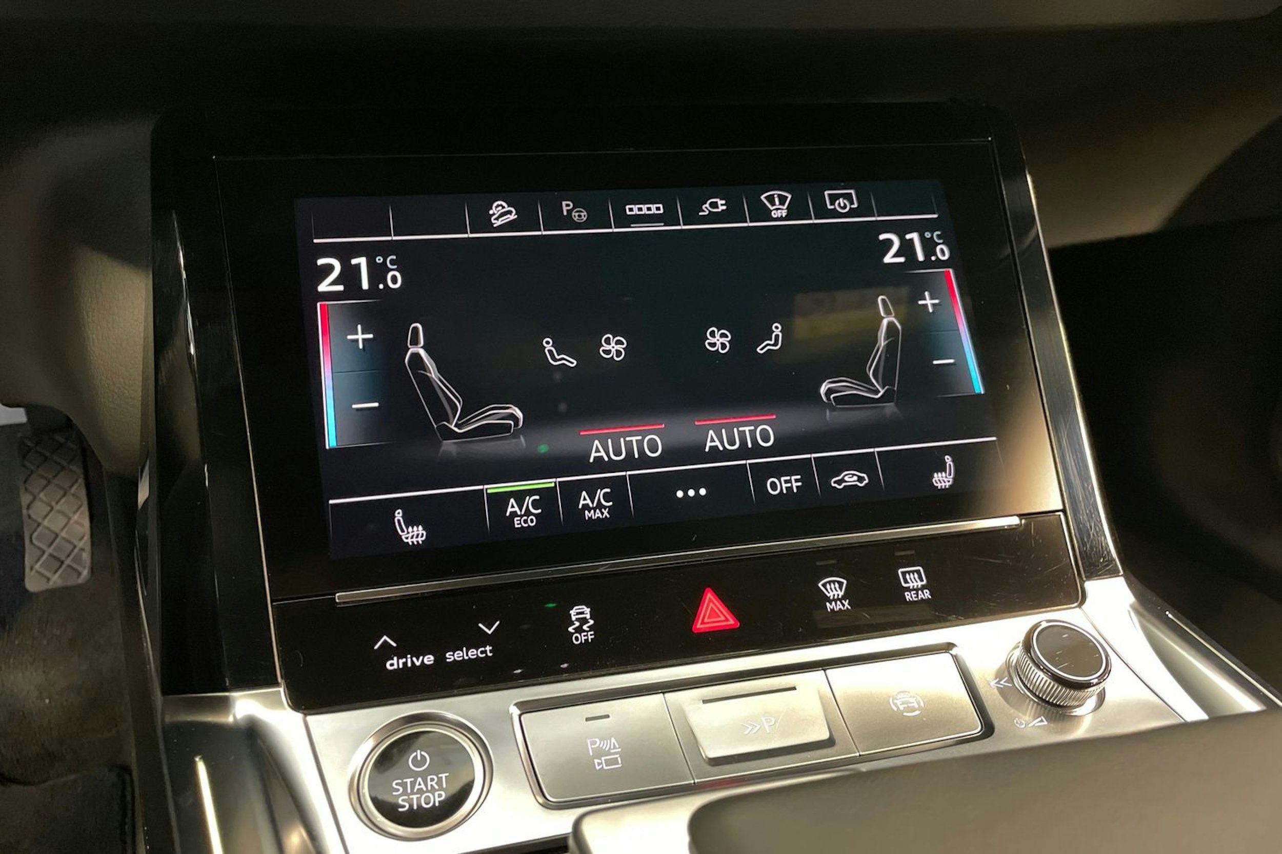 met. valkoinen Audi Q8 e-tron 2024 kuva 20.