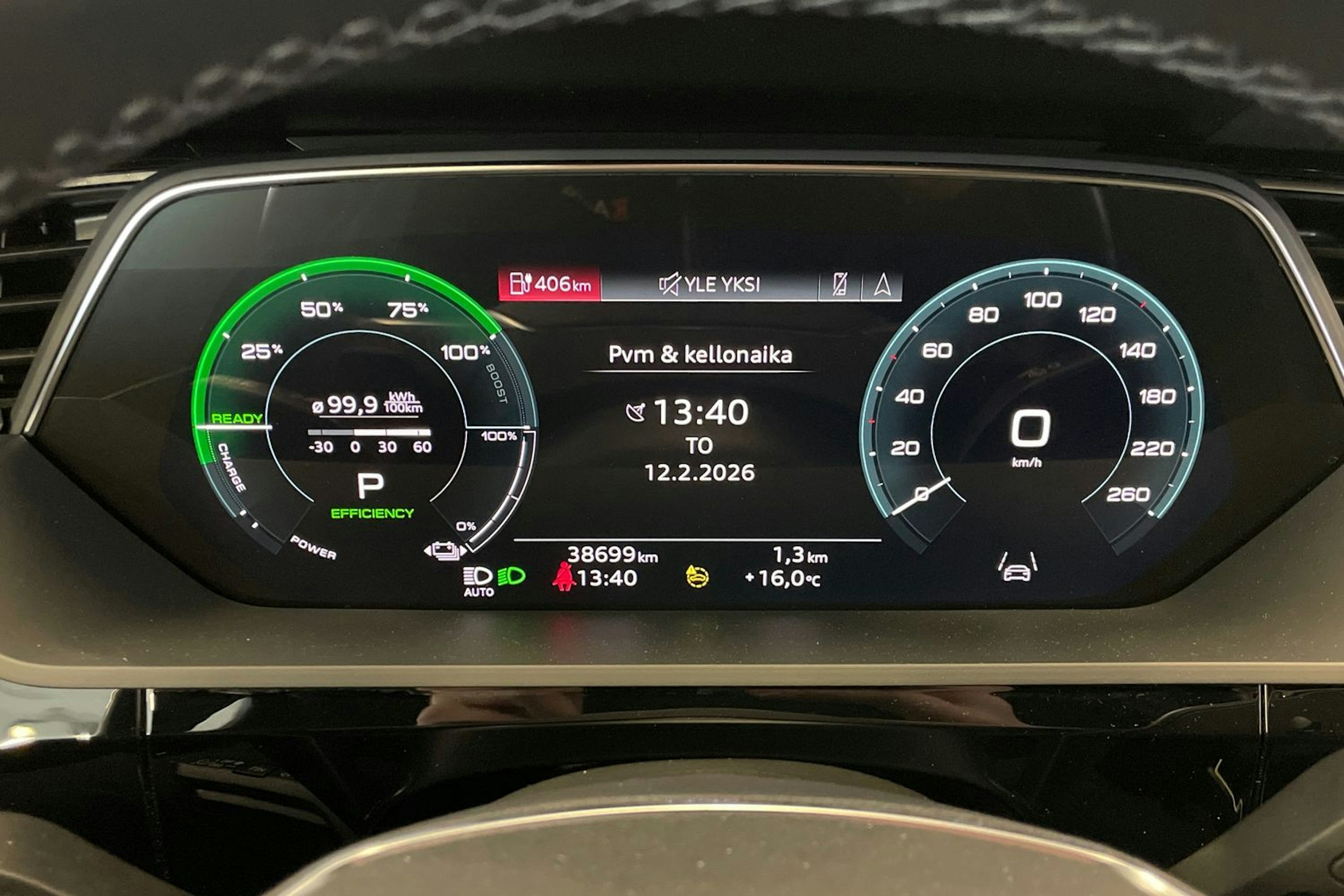 met. valkoinen Audi Q8 e-tron 2024 kuva 22.