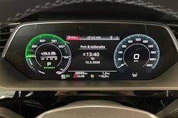 met. valkoinen Audi Q8 e-tron 2024 kuva 22.