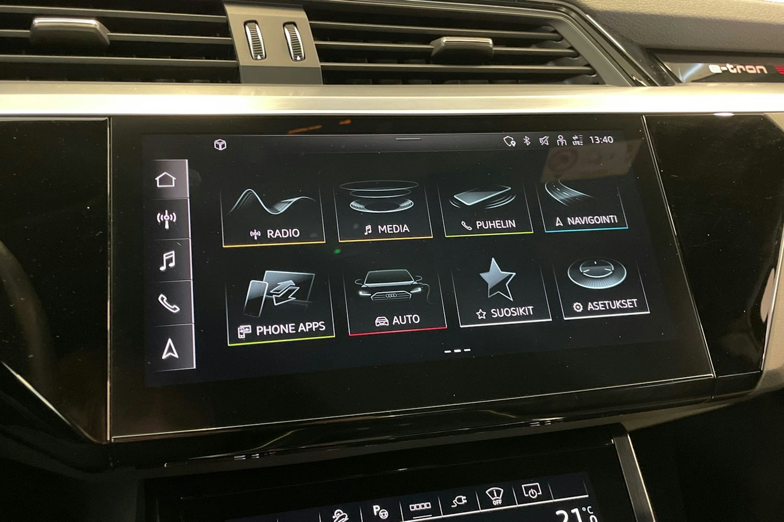 met. valkoinen Audi Q8 e-tron 2024 kuva 23.