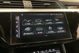 met. valkoinen Audi Q8 e-tron 2024 kuva 23.